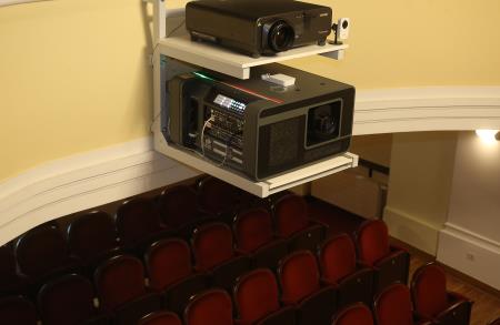 PREVZEM PROJEKTORJA V KD CERKNICA 04 FOTO LJUBO VUKELIČ